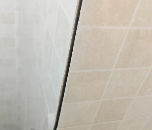 宁安瓷砖空鼓维修公司分享阳台瓷砖脱落的修复过程可以分为以下几个步骤